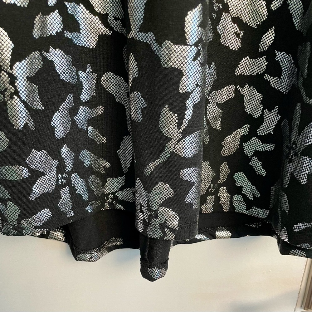 Gorgeous XS Black & Silver Floral LuLaRoe Elegant Carly Swing Dress Fits 2 to 8 - Picture 5 of 11